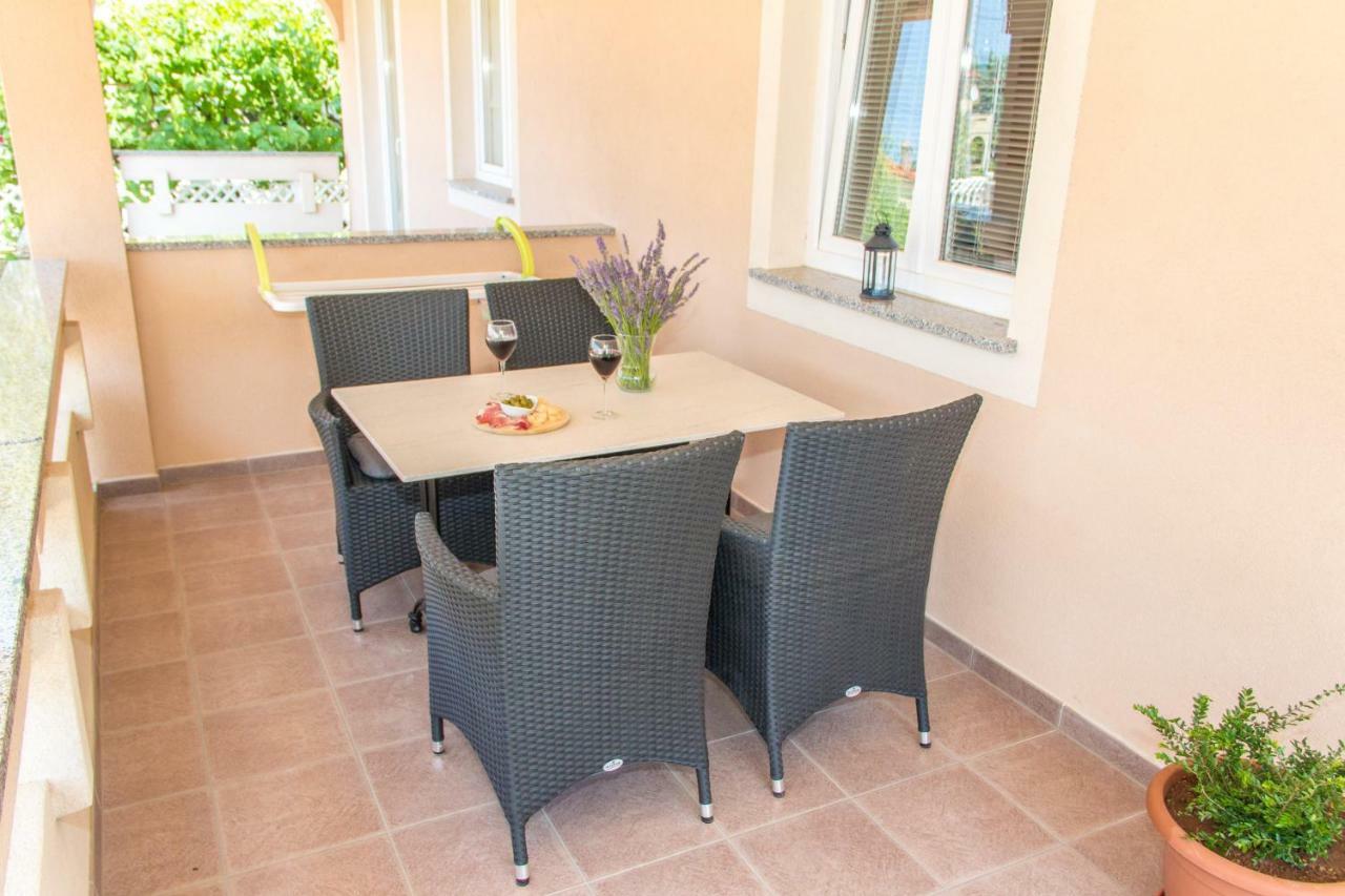 Apartmani Zoric Punat Exteriör bild
