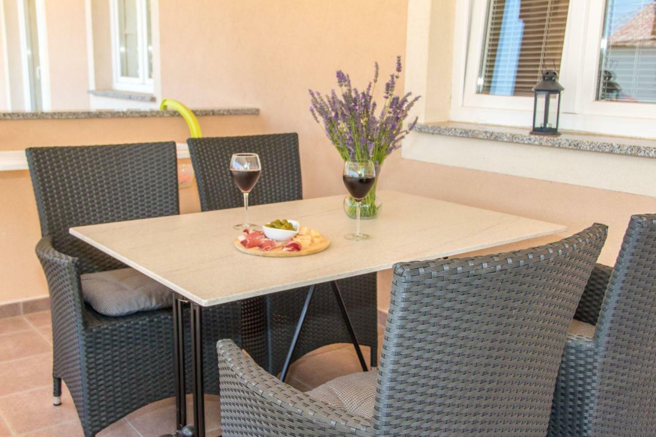 Apartmani Zoric Punat Exteriör bild