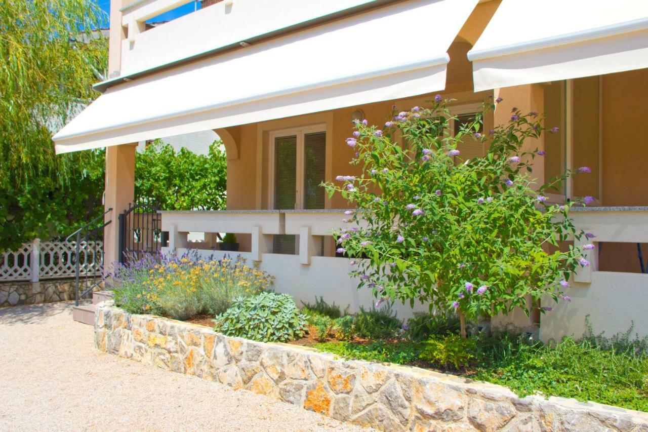 Apartmani Zoric Punat Exteriör bild